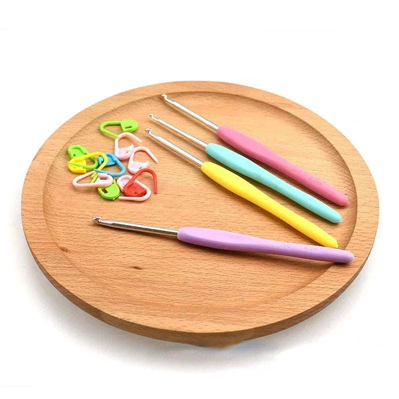 8pcs/set 2025 Crochet Hook 2.5-6.0mm Aluminum Crochet Needles With Colorful Soft Rubber Grip Cushioned Handles Knitting Needle