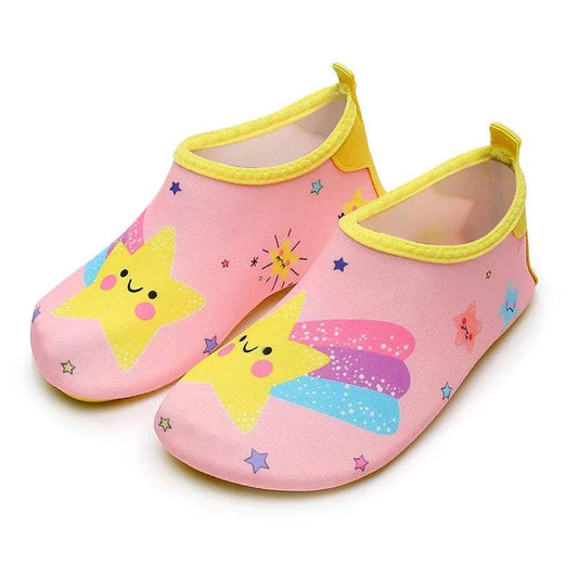 Kids soft foldable water shoes for toddlers with quick-dry fabric and starry design for beach and swimming.