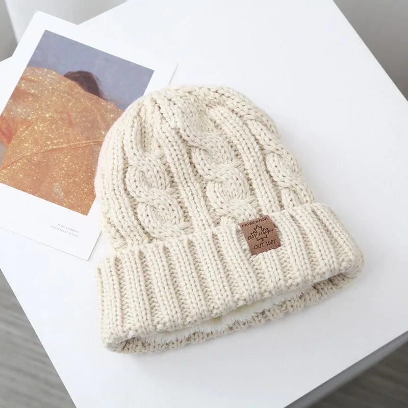 Unisex Winter Hats Men And Women Warm Beanie Cap Casual Maple Leaf Label Decor Knitted Hats