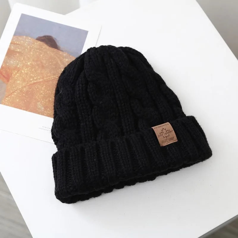 Unisex Winter Hats Men And Women Warm Beanie Cap Casual Maple Leaf Label Decor Knitted Hats