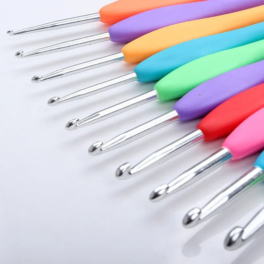 8pcs/set 2025 Crochet Hook 2.5-6.0mm Aluminum Crochet Needles With Colorful Soft Rubber Grip Cushioned Handles Knitting Needle