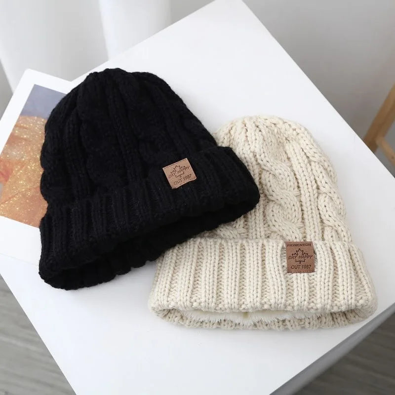 Unisex Winter Hats Men And Women Warm Beanie Cap Casual Maple Leaf Label Decor Knitted Hats